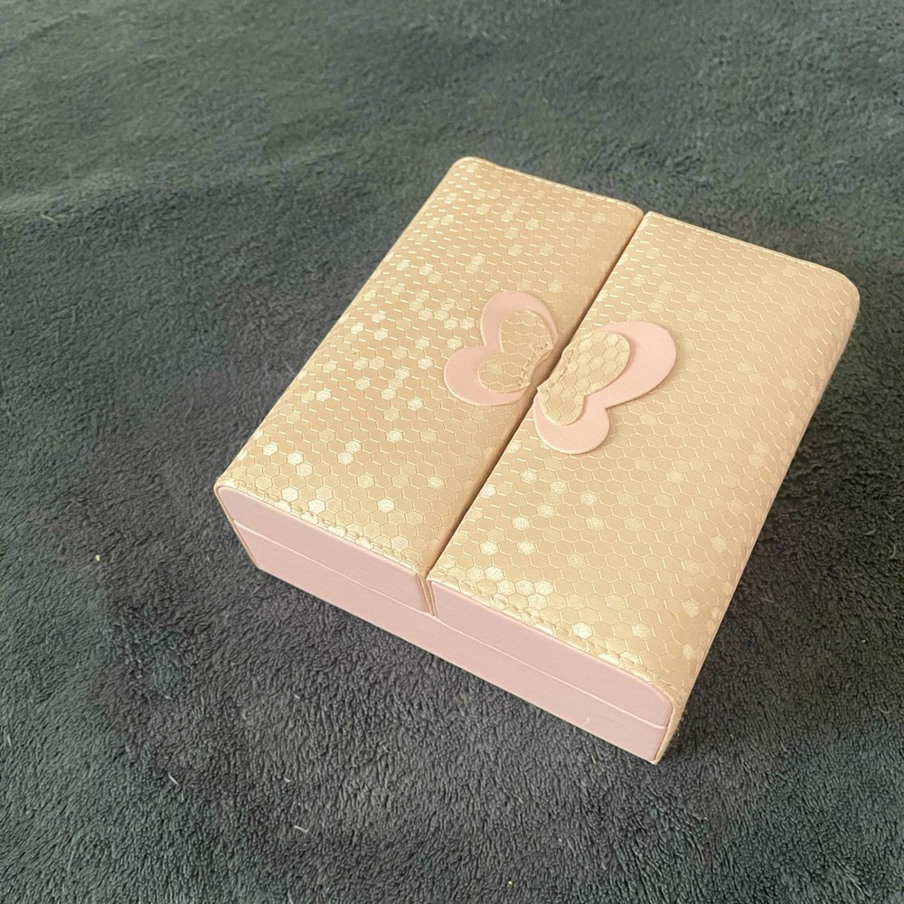 Travel jewelry box